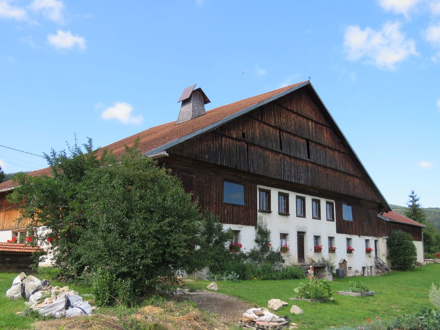 ferme vue des jardins en août